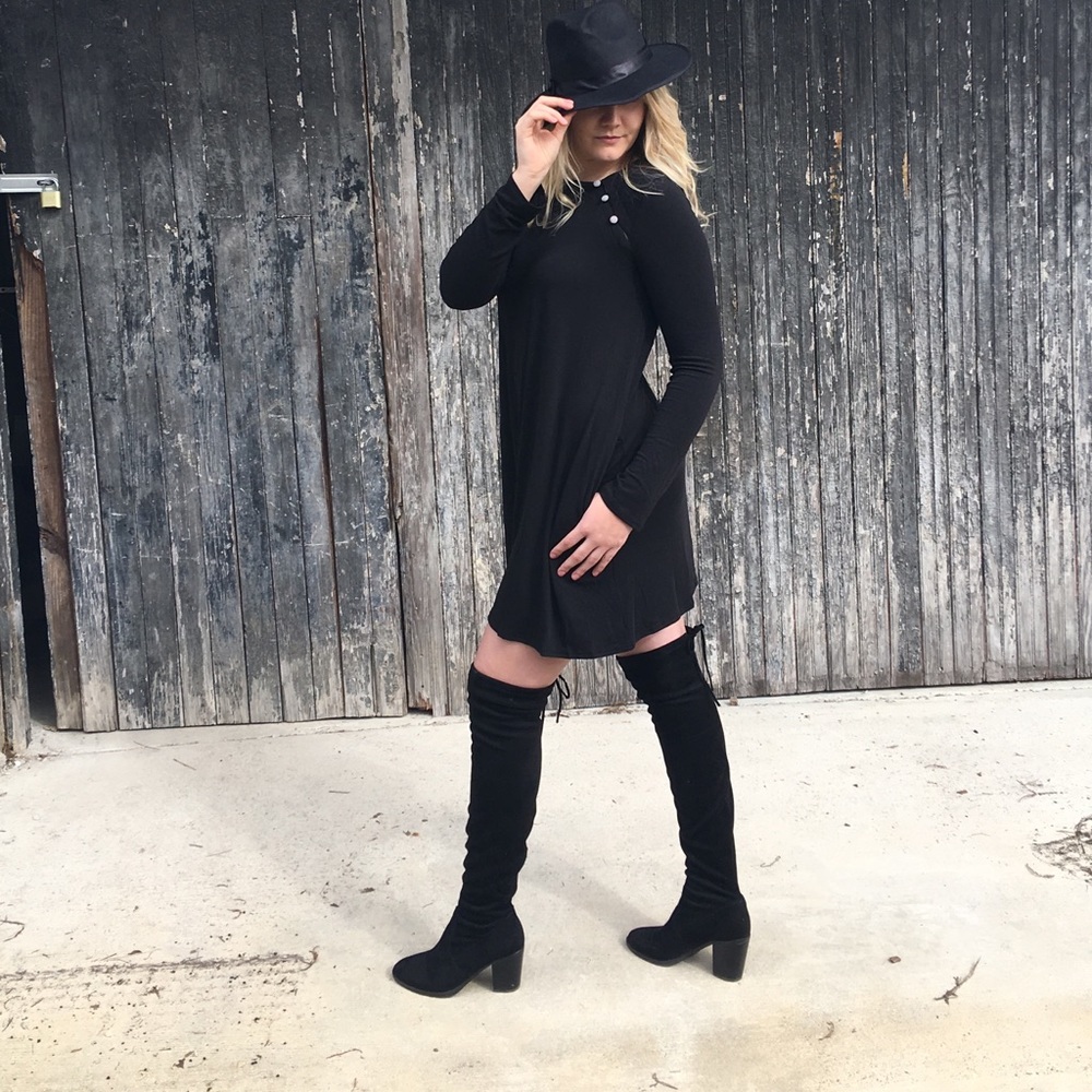NWT Peek a Boo Shoulder Dress W POCKETS!
